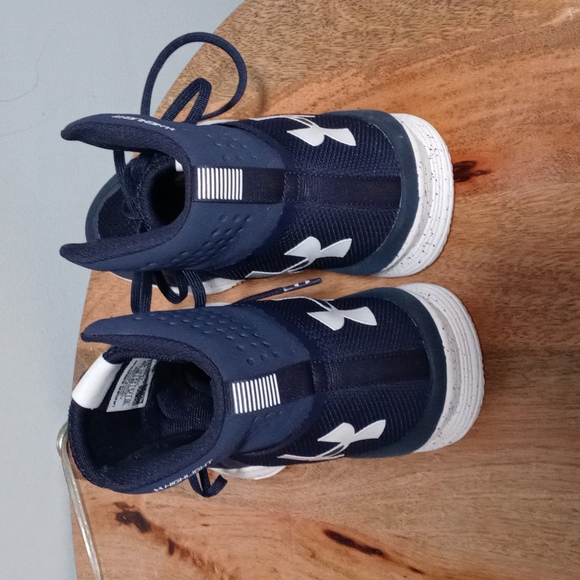 UNDER ARMOUR HIGHLIGHT WOMEN SHOES